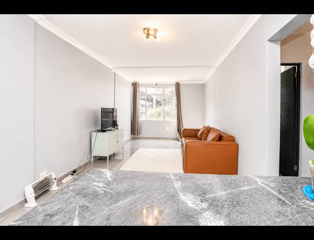 2 BEDROOM APARTMENT FOR SALE IN ESSENWOOD